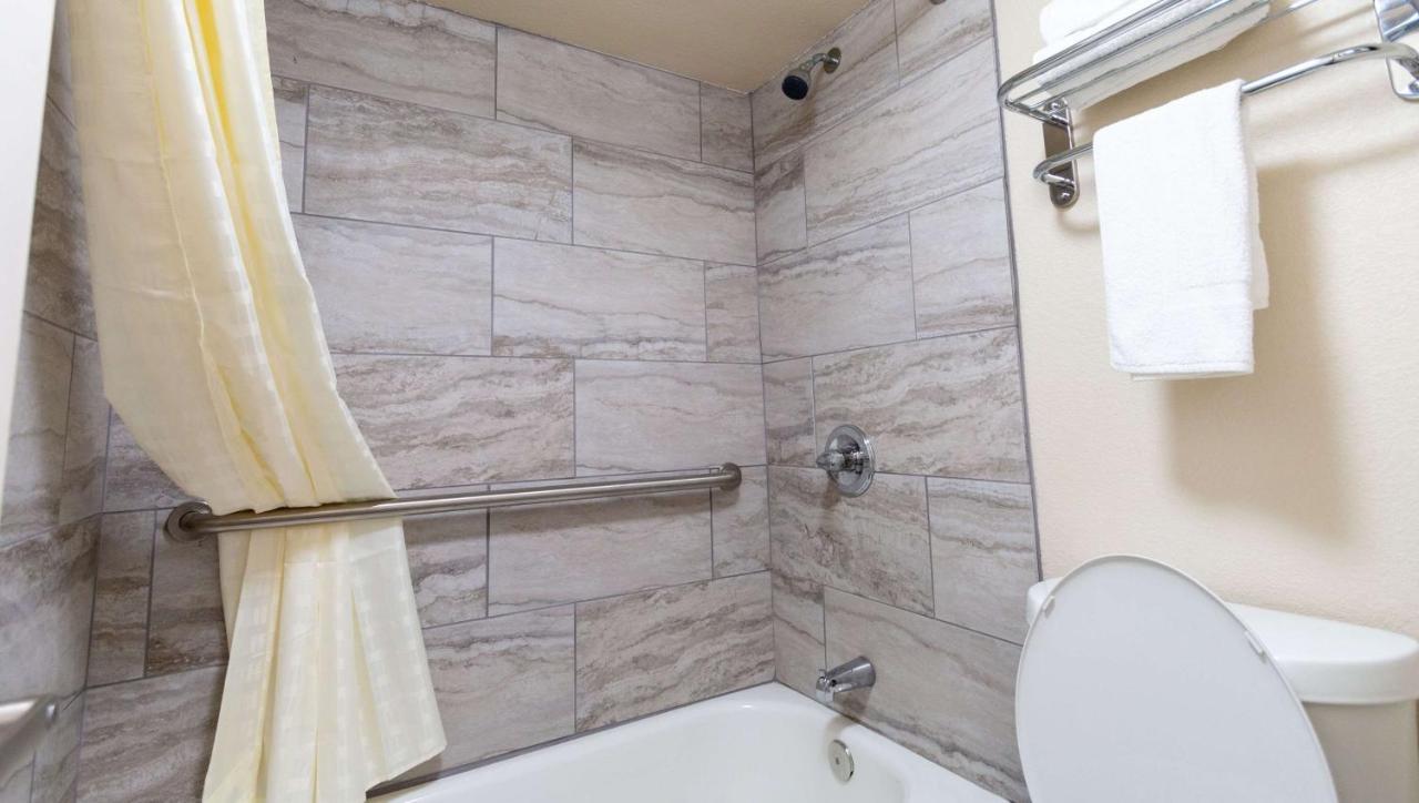 Magnuson Extended Stay And Suites Airport Hotel Ірвінг Екстер'єр фото